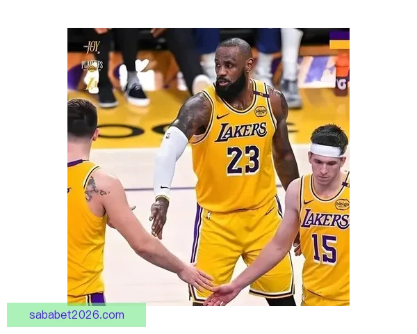 詹姆斯愿降薪留队助湖人解决里夫斯续约 三巨头迎新蜕变